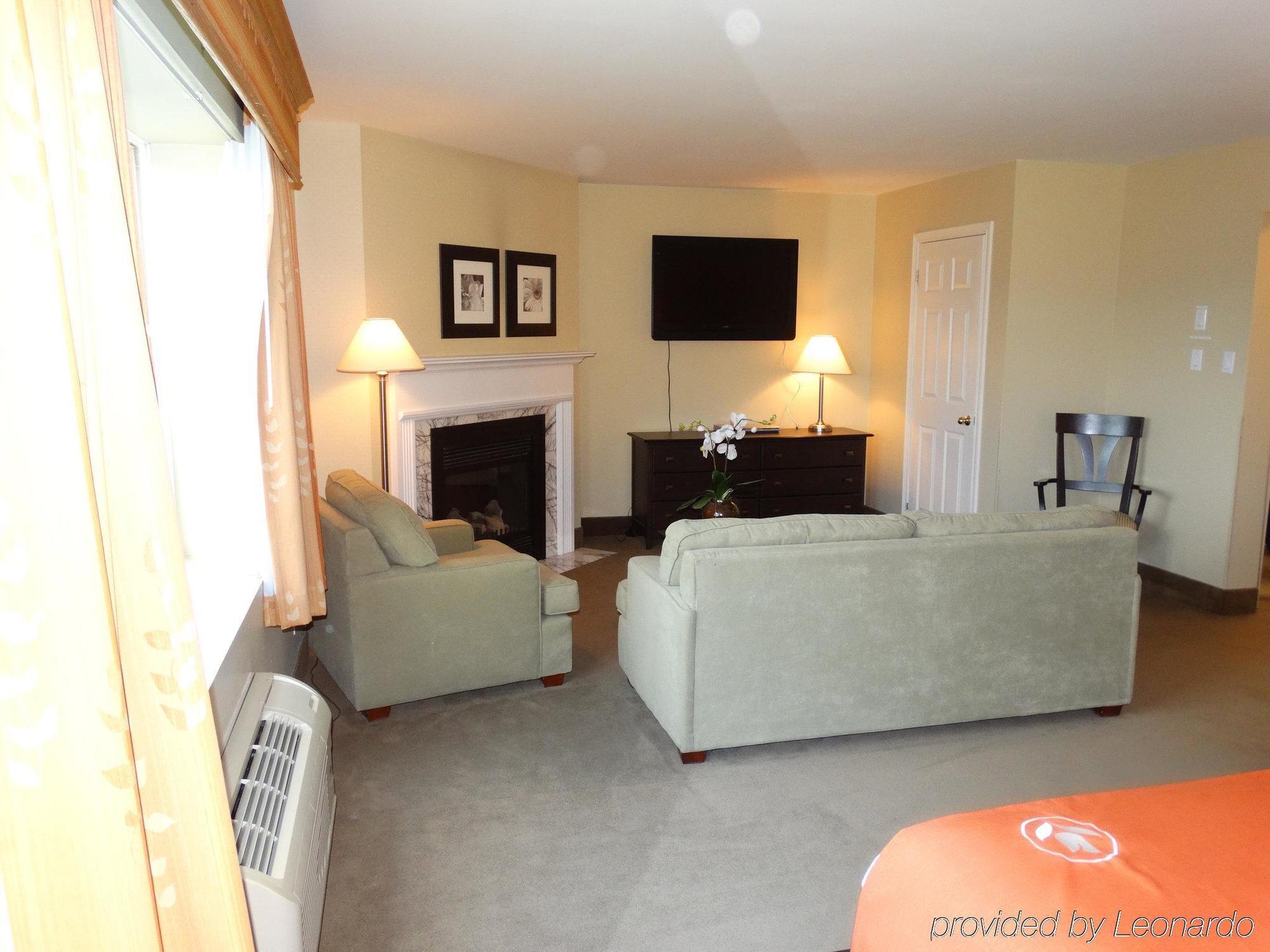 Amsterdam Inn & Suites Съсекс Екстериор снимка