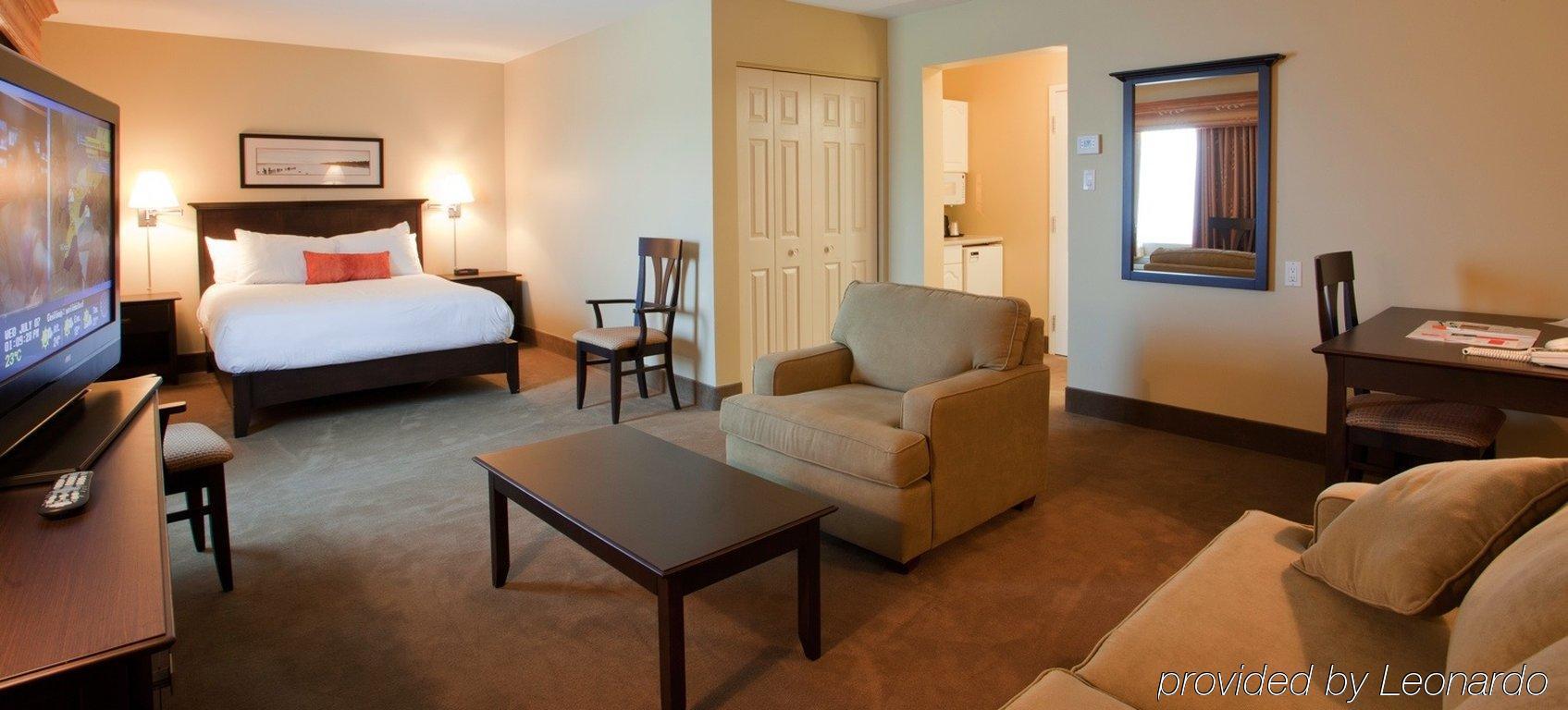 Amsterdam Inn & Suites Съсекс Екстериор снимка