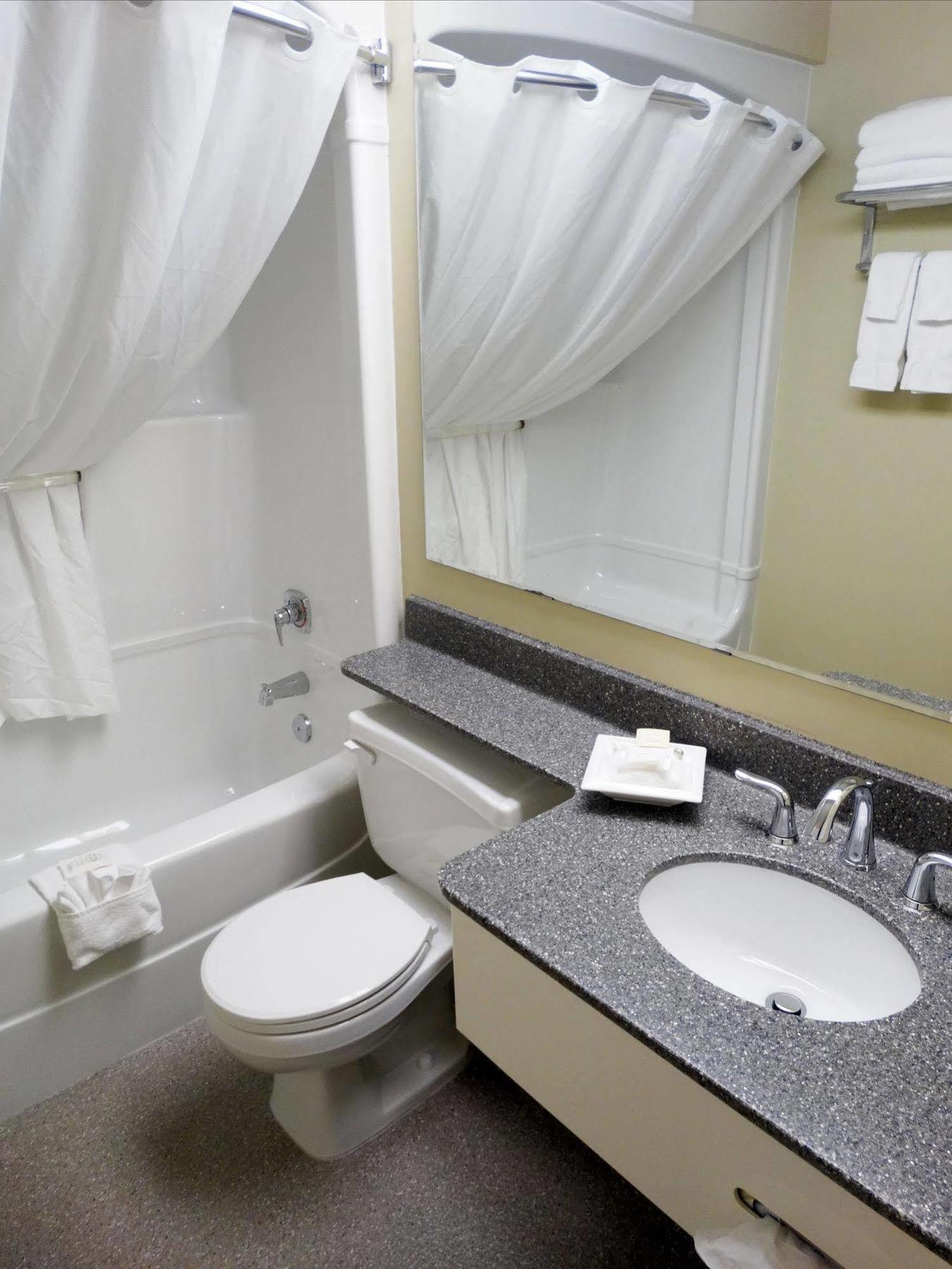 Amsterdam Inn & Suites Съсекс Екстериор снимка