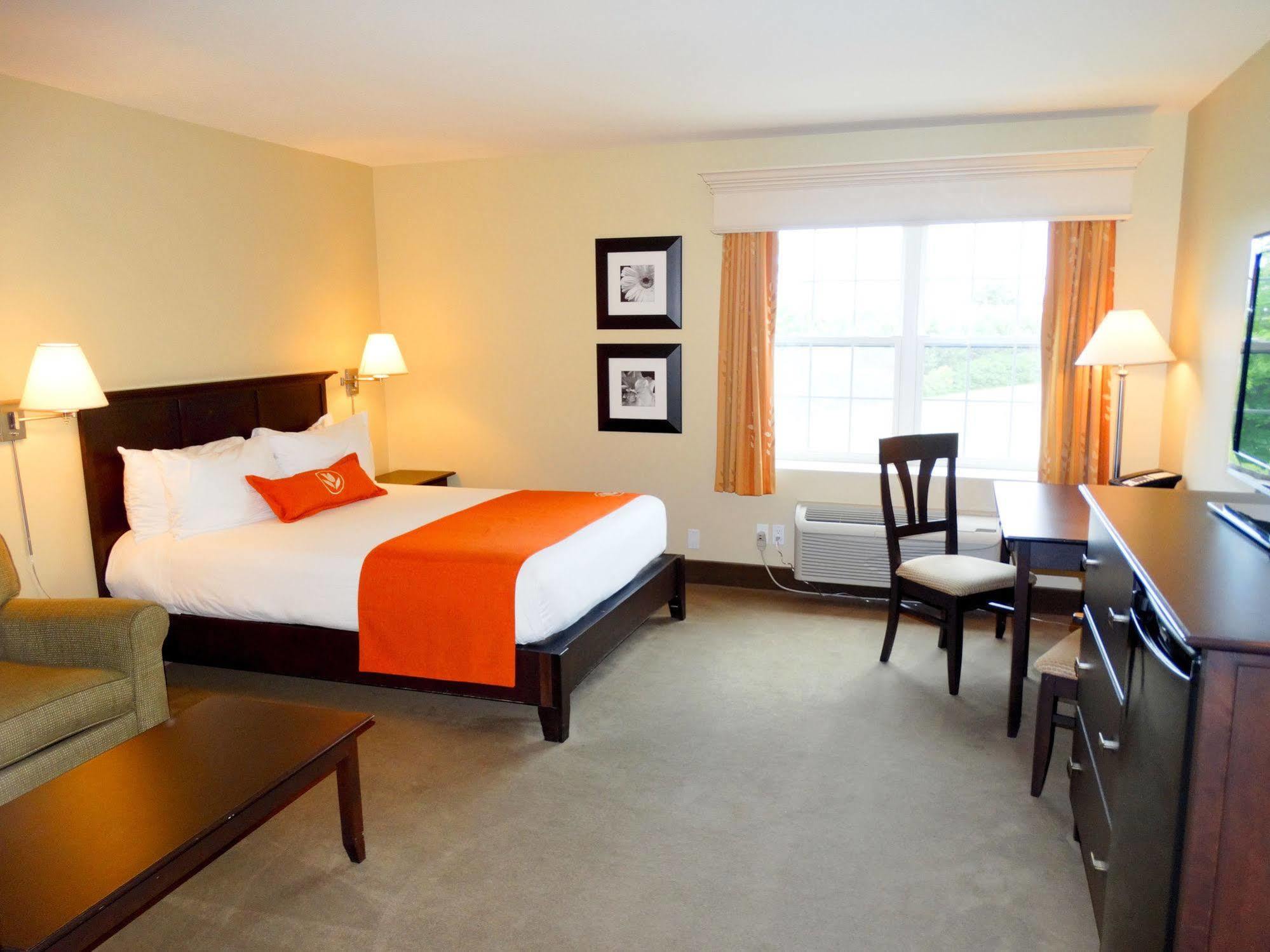 Amsterdam Inn & Suites Съсекс Екстериор снимка