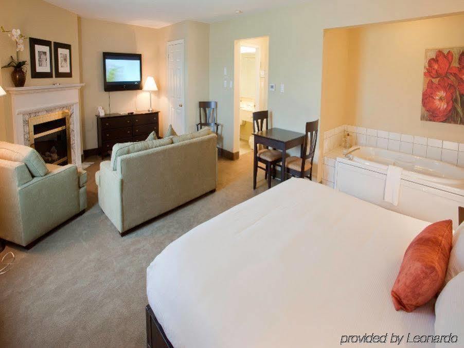 Amsterdam Inn & Suites Съсекс Екстериор снимка