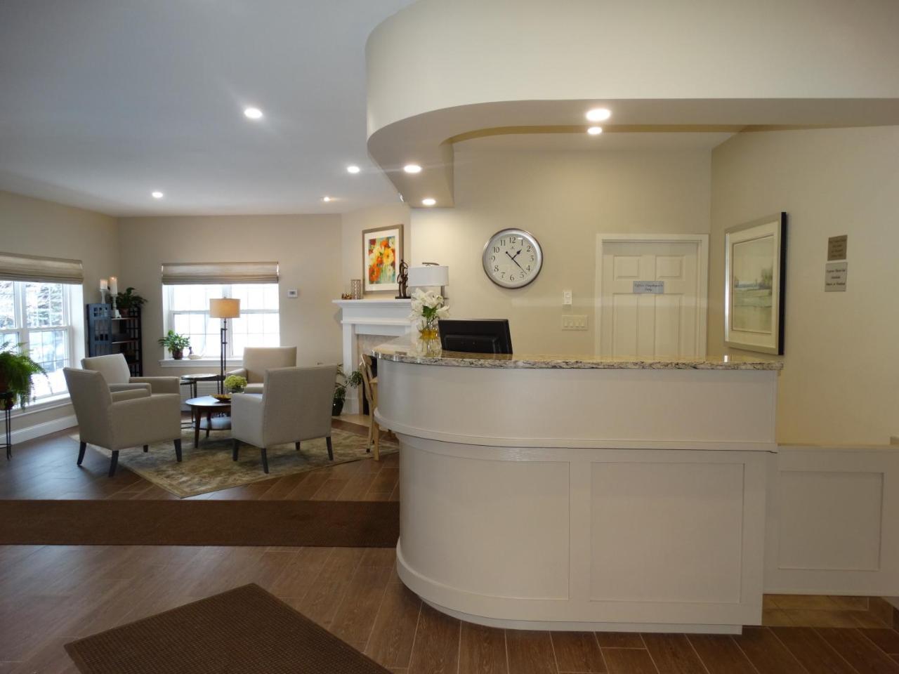Amsterdam Inn & Suites Съсекс Екстериор снимка